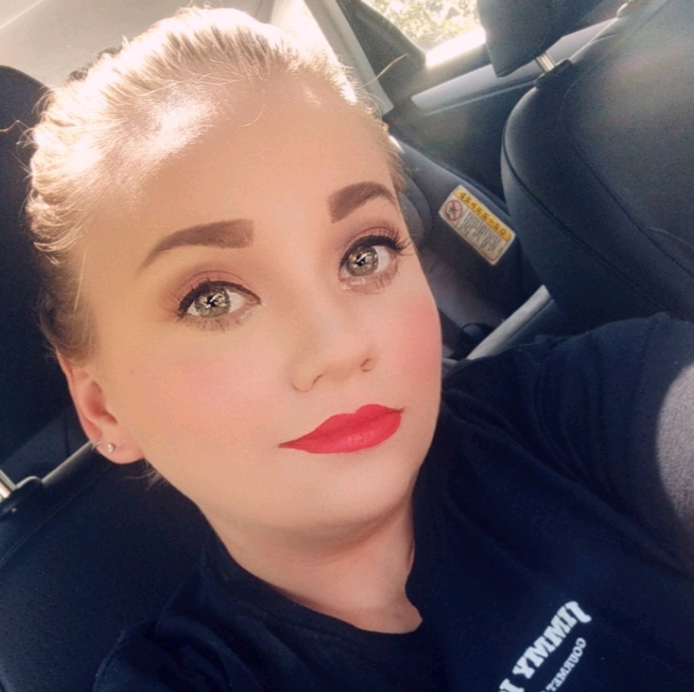 Meet your Posher, Danielle